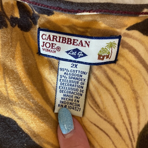 Caribbean Joe women’s multi color big floral pattern, 3/4 sleeve, rushed sides - Picture 10 of 11